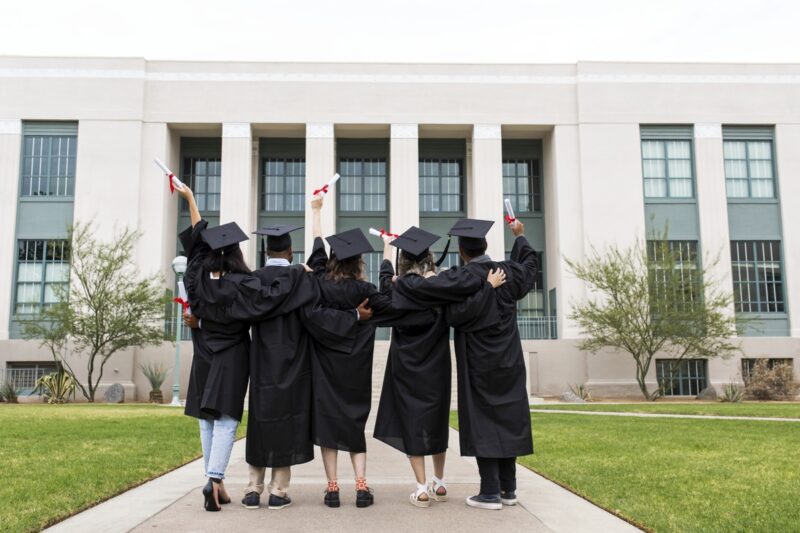 Fim do diploma para engenheiro, psicólogo e outras 33 profissões